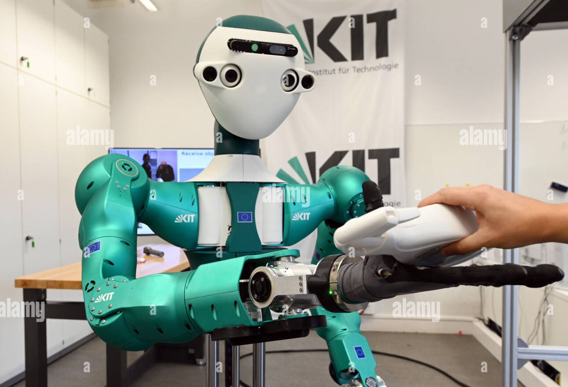 AI时刻丨当AI赋予机器人"灵魂":2024年最值得关注的AI机器人技术盘点 AI时刻丨当AI赋予机器人