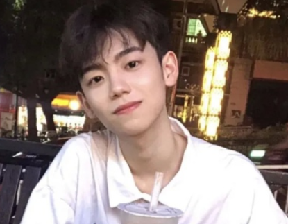 深沉低调且好听的男生网名瞳孔里渐渐远去的背影 深沉低调且好听的男生网名瞳孔里渐渐远去的背影
