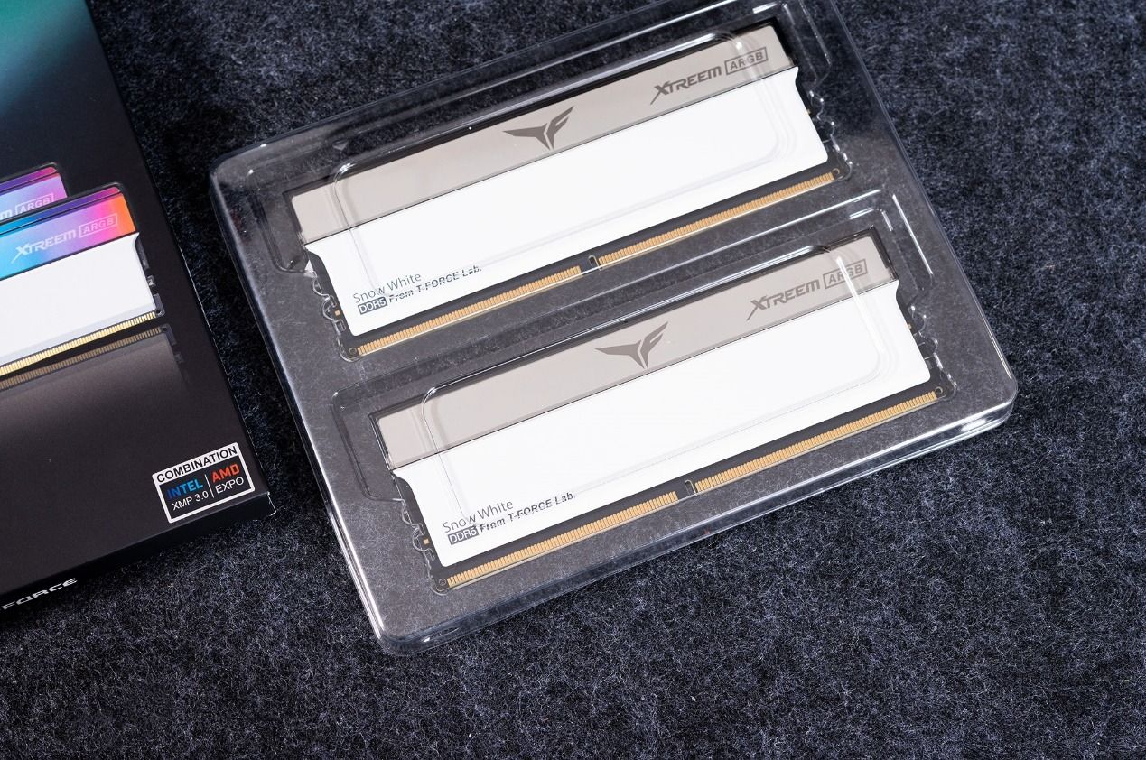 十铨T-FORCEXTREEMARGB幻镜DDR5内存评测:炫酷西装暴徒,狂飙9000MHz 十铨T-FORCEXTREEMARGB幻镜DDR5内存评测:炫酷西装暴徒,狂飙9000MHz