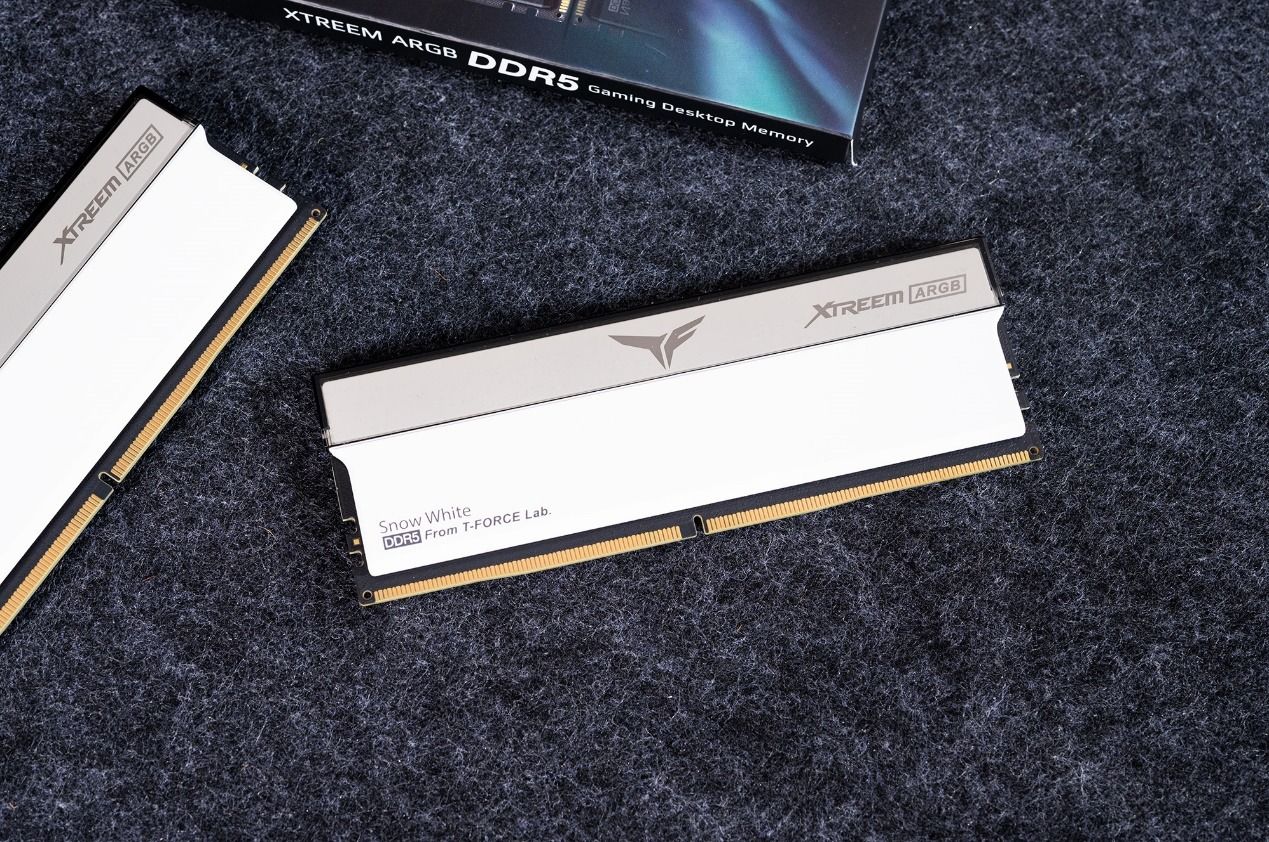 十铨T-FORCEXTREEMARGB幻镜DDR5内存评测:炫酷西装暴徒,狂飙9000MHz 十铨T-FORCEXTREEMARGB幻镜DDR5内存评测:炫酷西装暴徒,狂飙9000MHz