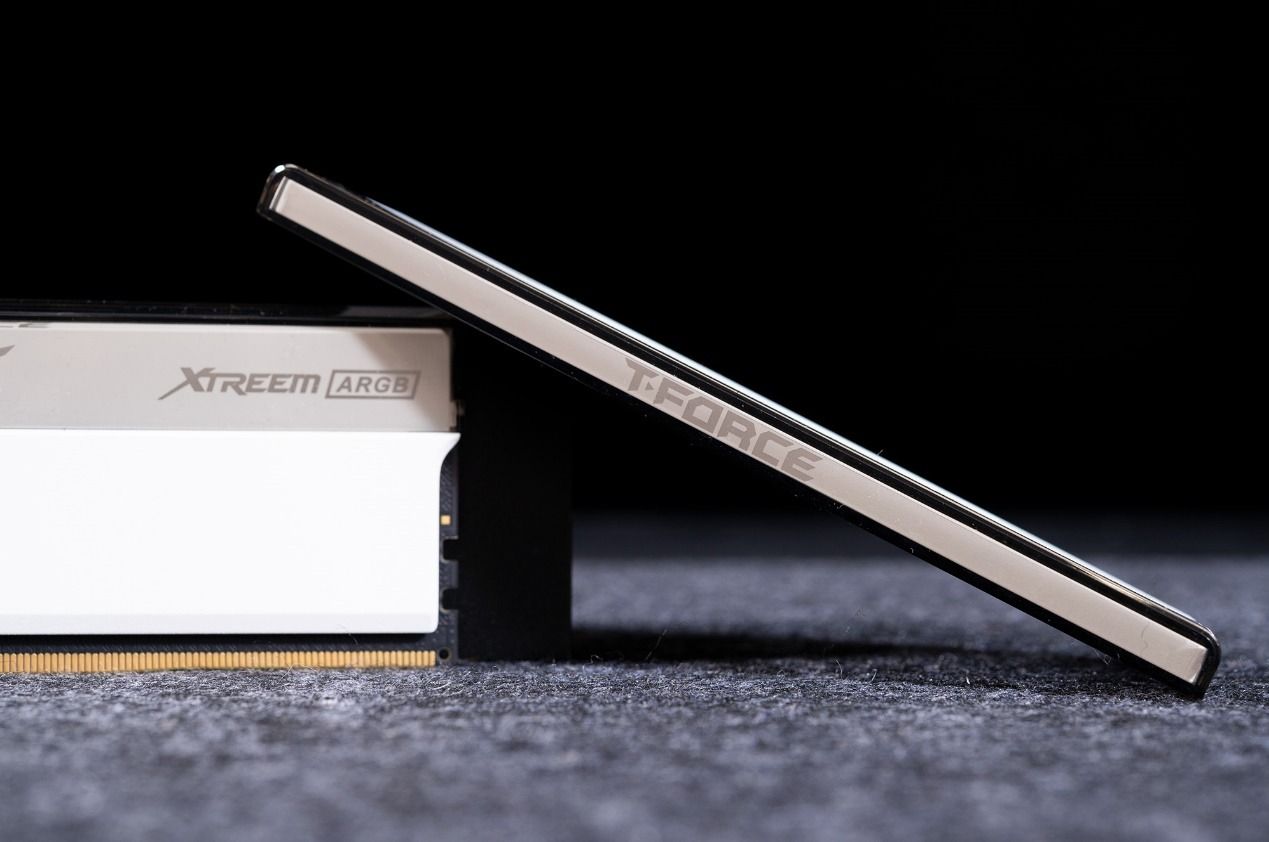 十铨T-FORCEXTREEMARGB幻镜DDR5内存评测:炫酷西装暴徒,狂飙9000MHz 十铨T-FORCEXTREEMARGB幻镜DDR5内存评测:炫酷西装暴徒,狂飙9000MHz