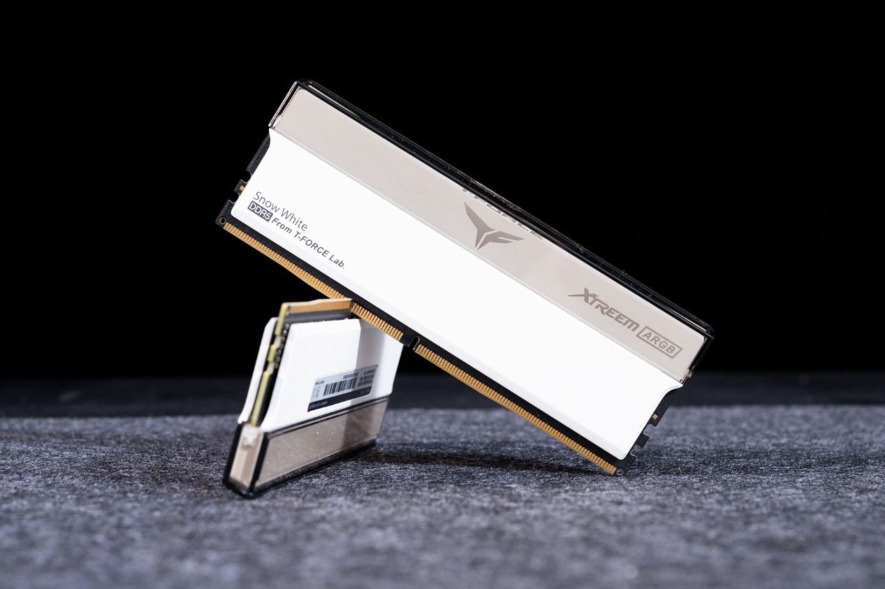 十铨T-FORCEXTREEMARGB幻镜DDR5内存评测:炫酷西装暴徒,狂飙9000MHz 十铨T-FORCEXTREEMARGB幻镜DDR5内存评测:炫酷西装暴徒,狂飙9000MHz