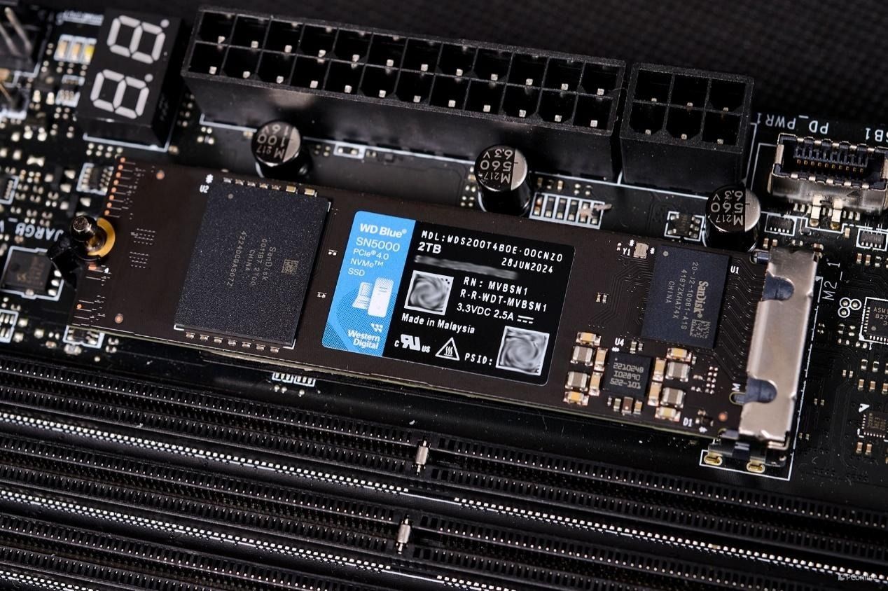 西部数据WDBlue™SN5000NVMe固态硬盘2TB评测:又快又稳,为AI而生 西部数据WDBlue™SN5000NVMe固态硬盘2TB评测:又快又稳,为AI而生