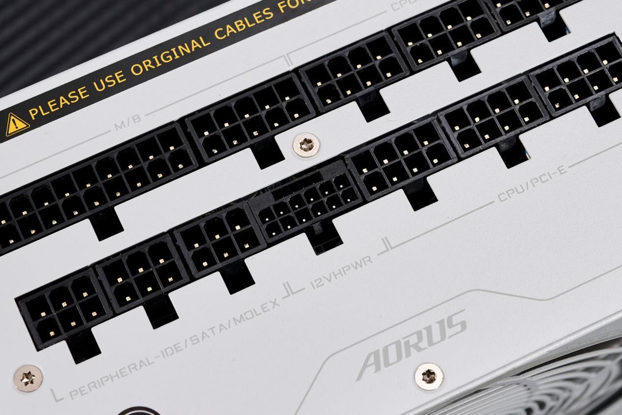 技嘉AE1000PG5ICE白金雕:AI时代的强大全模组电源 技嘉AE1000PG5ICE白金雕:AI时代的强大全模组电源
