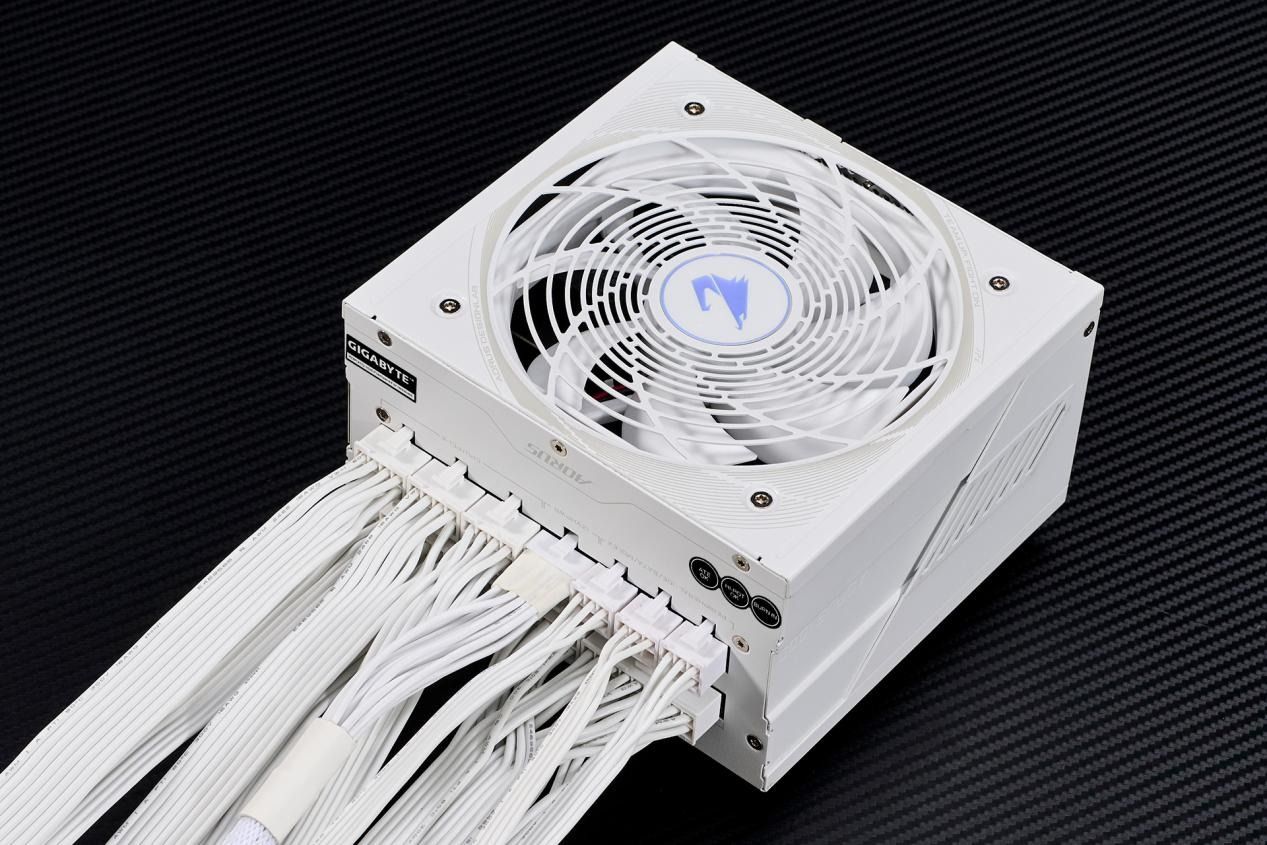 技嘉AE1000PG5ICE白金雕:AI时代的强大全模组电源 技嘉AE1000PG5ICE白金雕:AI时代的强大全模组电源