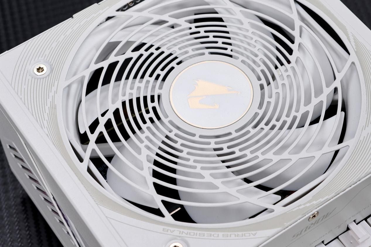 技嘉AE1000PG5ICE白金雕:AI时代的强大全模组电源 技嘉AE1000PG5ICE白金雕:AI时代的强大全模组电源