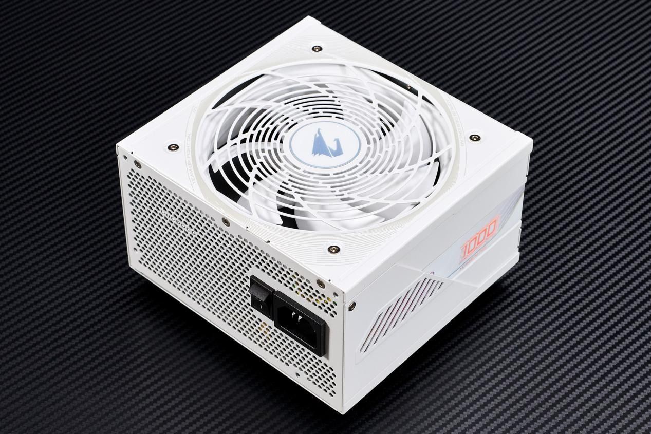 技嘉AE1000PG5ICE白金雕:AI时代的强大全模组电源 技嘉AE1000PG5ICE白金雕:AI时代的强大全模组电源