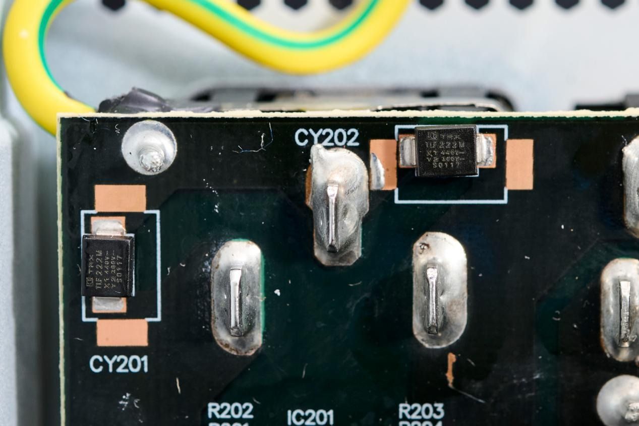 技嘉AE1000PG5ICE白金雕:AI时代的强大全模组电源 技嘉AE1000PG5ICE白金雕:AI时代的强大全模组电源