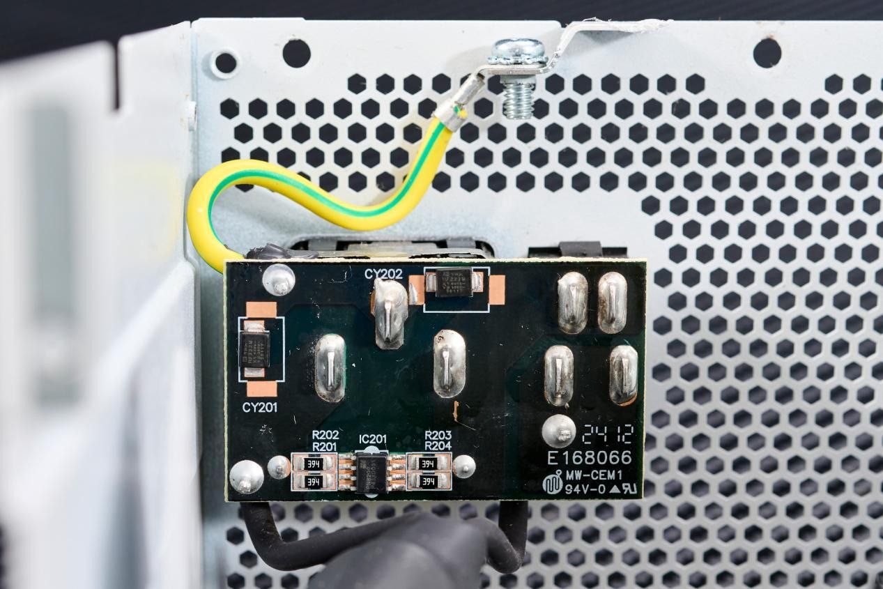 技嘉AE1000PG5ICE白金雕:AI时代的强大全模组电源 技嘉AE1000PG5ICE白金雕:AI时代的强大全模组电源