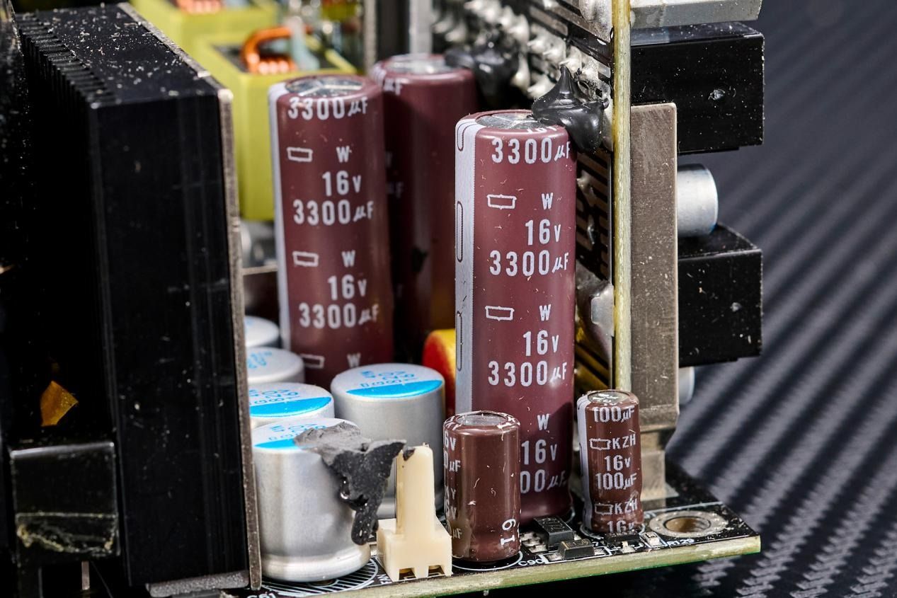 技嘉AE1000PG5ICE白金雕:AI时代的强大全模组电源 技嘉AE1000PG5ICE白金雕:AI时代的强大全模组电源