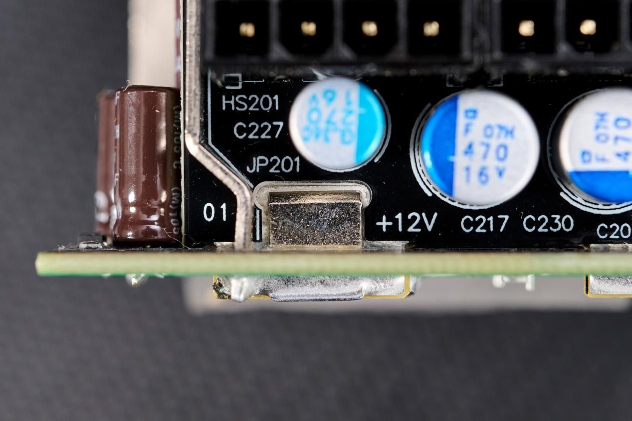 技嘉AE1000PG5ICE白金雕:AI时代的强大全模组电源 技嘉AE1000PG5ICE白金雕:AI时代的强大全模组电源