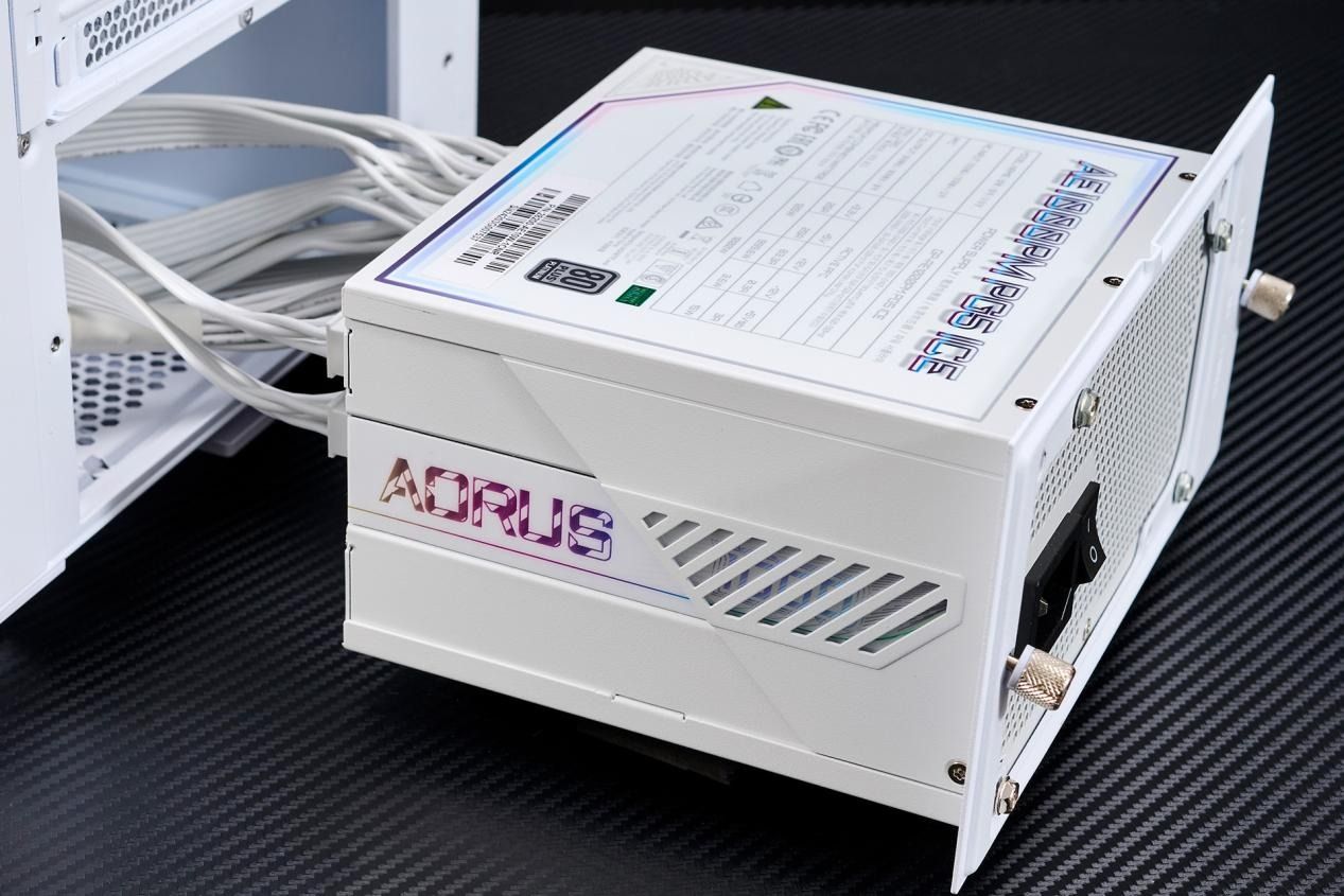 技嘉AE1000PG5ICE白金雕:AI时代的强大全模组电源 技嘉AE1000PG5ICE白金雕:AI时代的强大全模组电源