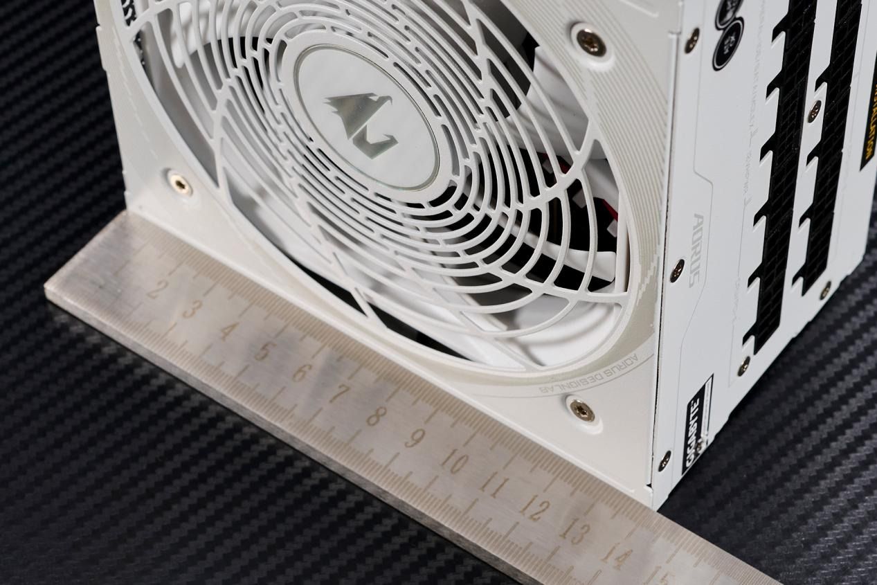 技嘉AE1000PG5ICE白金雕:AI时代的强大全模组电源 技嘉AE1000PG5ICE白金雕:AI时代的强大全模组电源