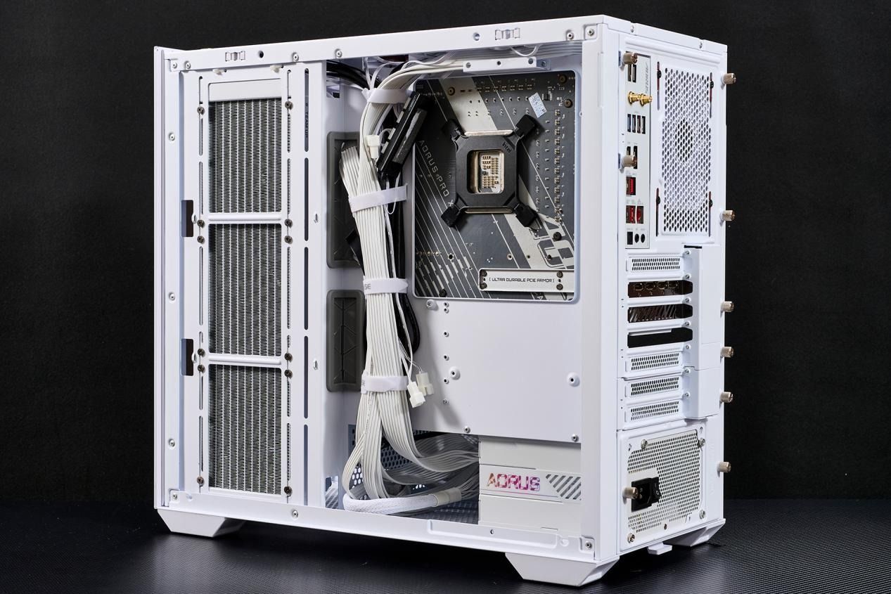 技嘉AE1000PG5ICE白金雕:AI时代的强大全模组电源 技嘉AE1000PG5ICE白金雕:AI时代的强大全模组电源