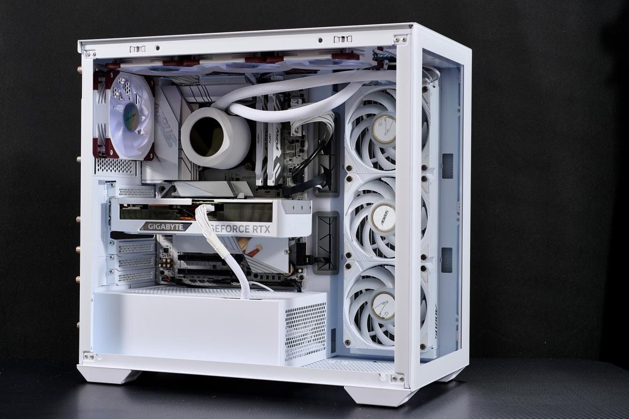 技嘉AE1000PG5ICE白金雕:AI时代的强大全模组电源 技嘉AE1000PG5ICE白金雕:AI时代的强大全模组电源