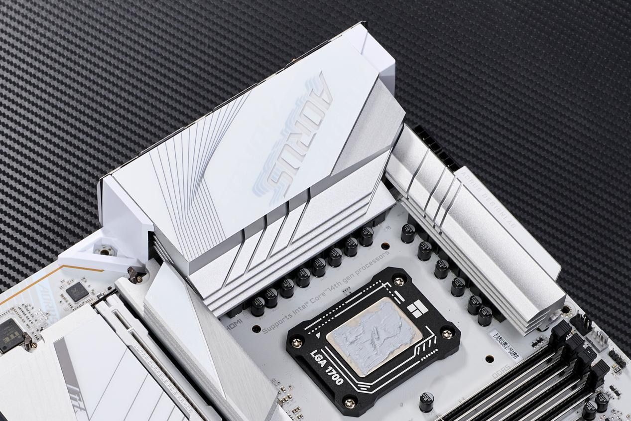 技嘉AE1000PG5ICE白金雕:AI时代的强大全模组电源 技嘉AE1000PG5ICE白金雕:AI时代的强大全模组电源